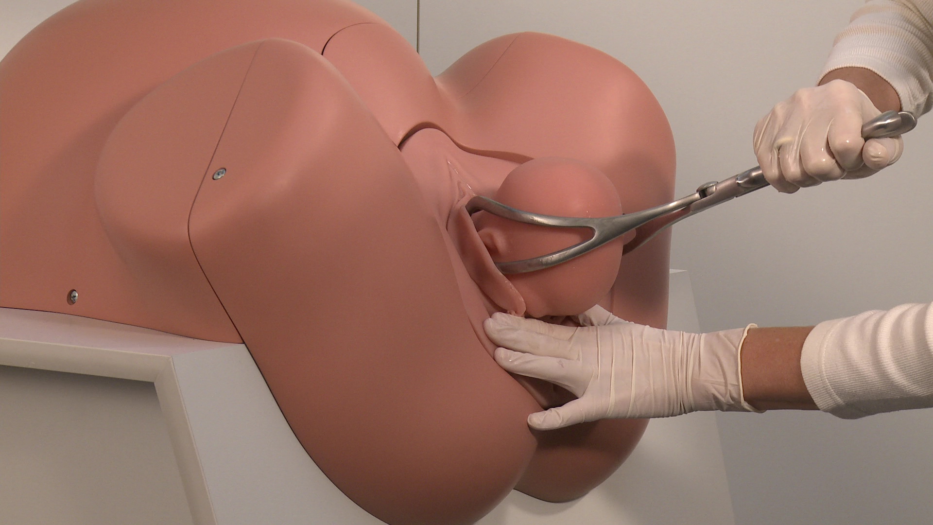 Standbild aus dem Produktfilm "Birthsimulation" für 3B Scientific